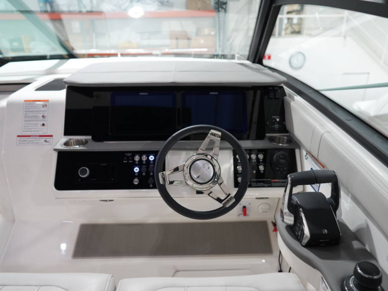 A photo of this 2026 Sea Ray Sundancer 320