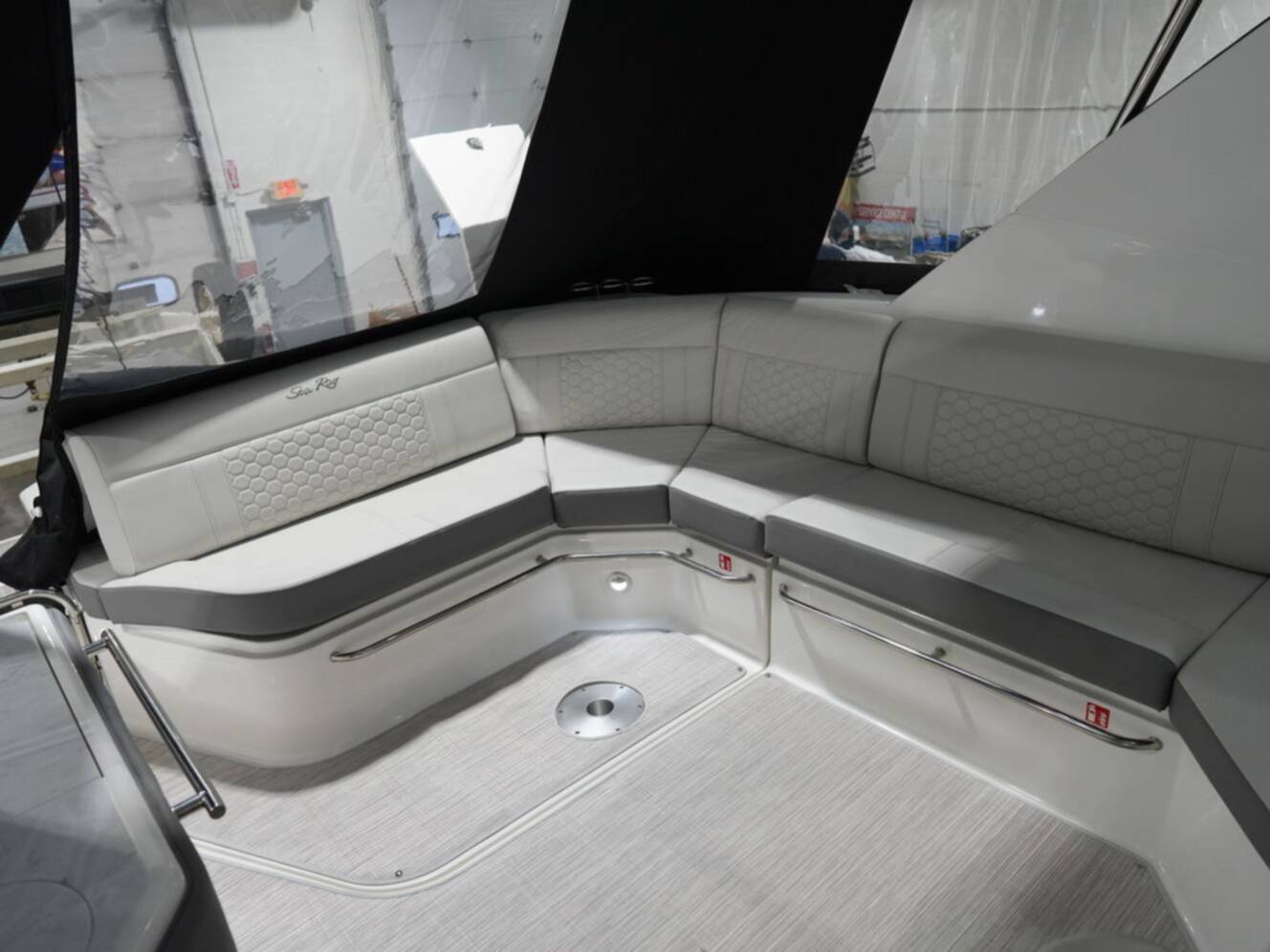 A photo of this 2026 Sea Ray Sundancer 320