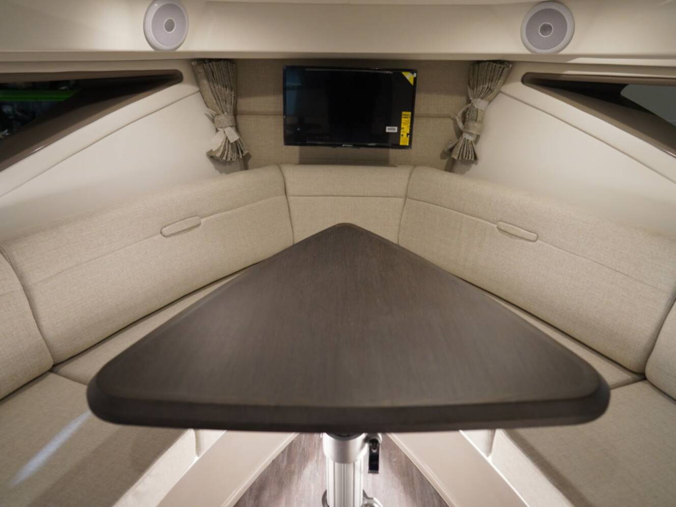 A photo of this 2026 Sea Ray Sundancer 320