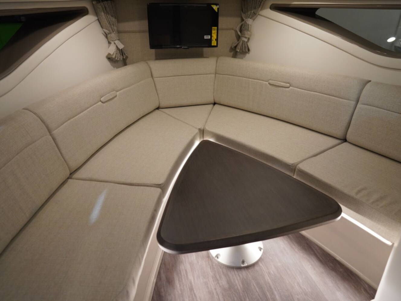 A photo of this 2026 Sea Ray Sundancer 320