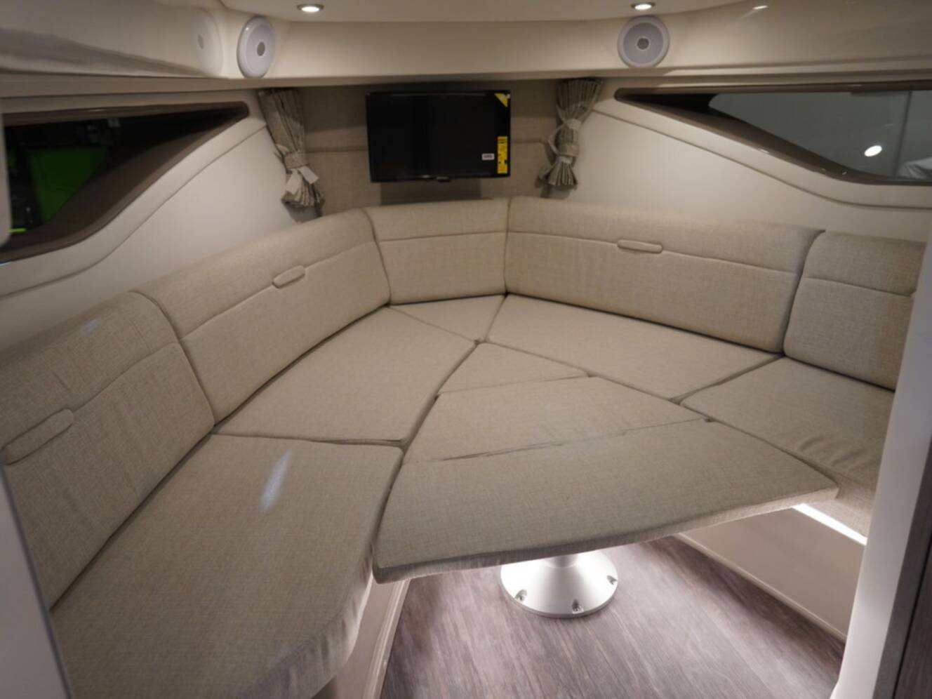 A photo of this 2026 Sea Ray Sundancer 320