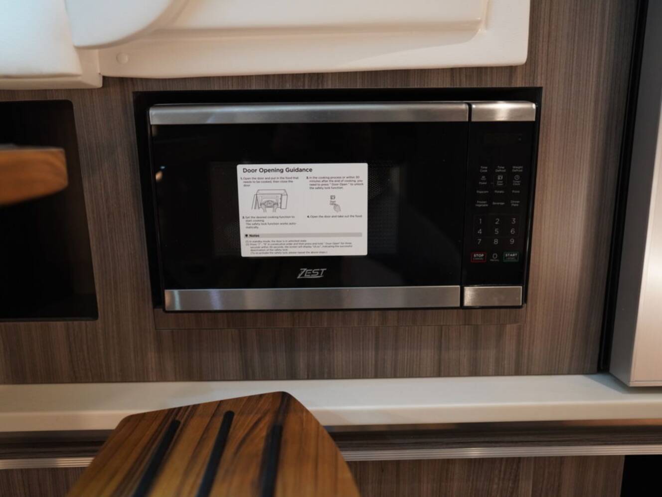 A photo of this 2026 Sea Ray Sundancer 320