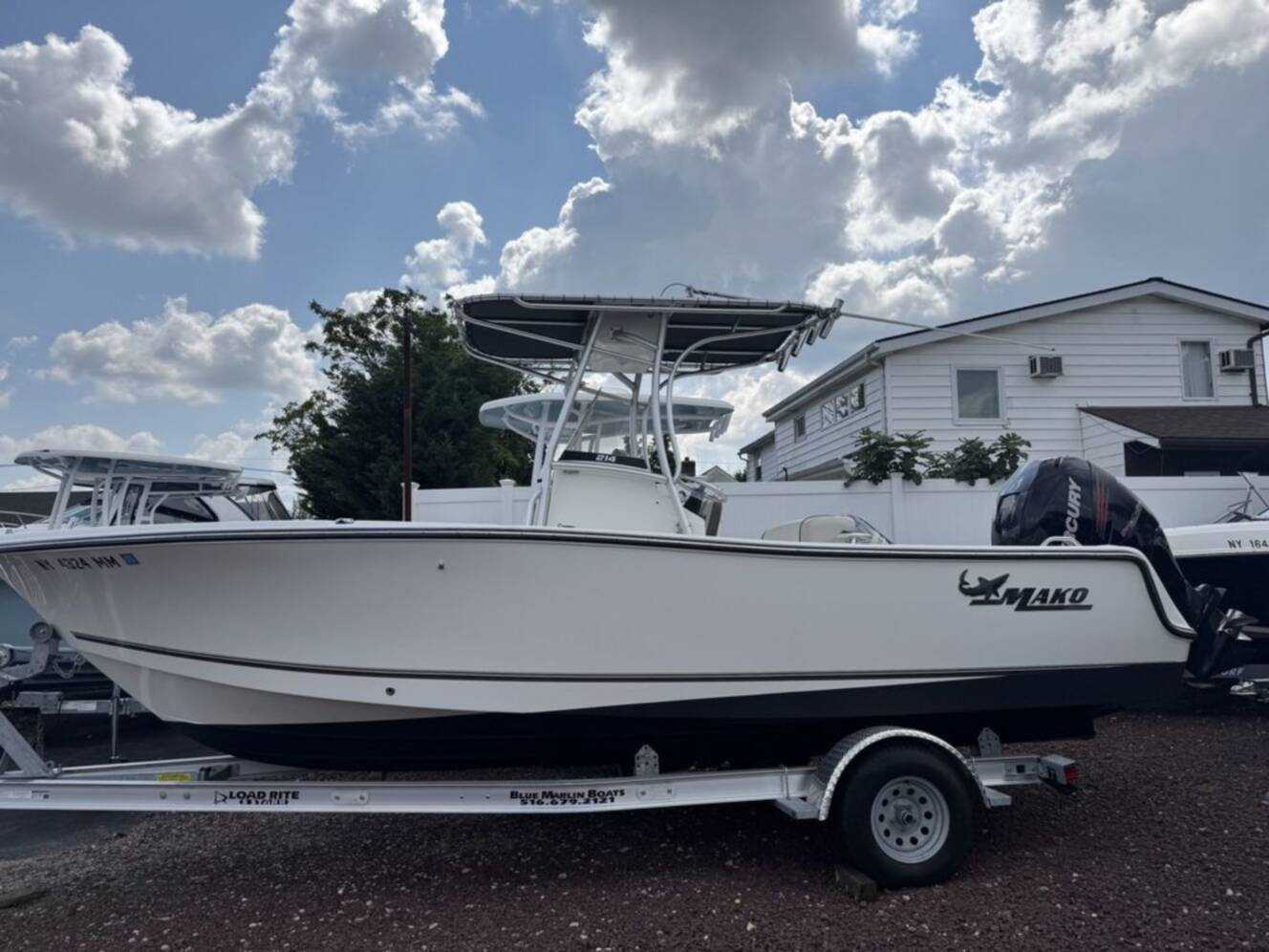A photo of this 2017 Mako 214 CC