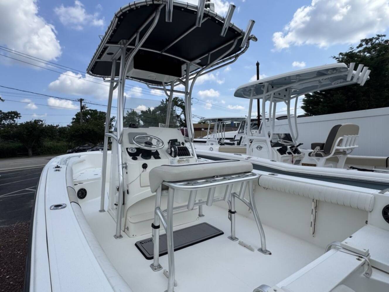 A photo of this 2017 Mako 214 CC