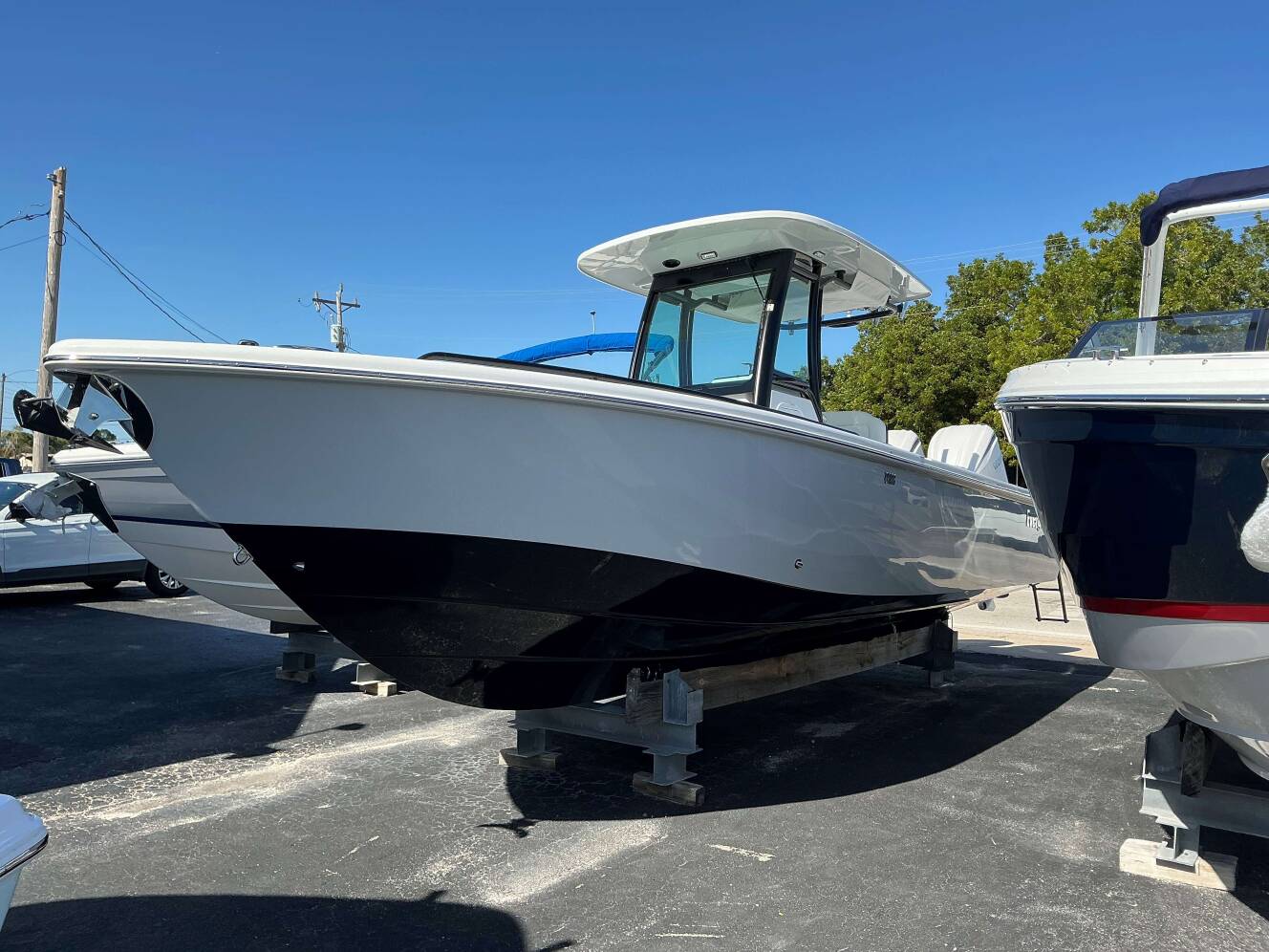 A photo of this 2025 Everglades 273 CC