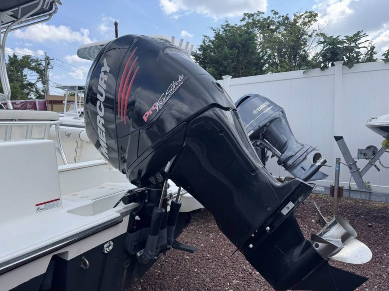 A photo of this 2017 Mako 214 CC