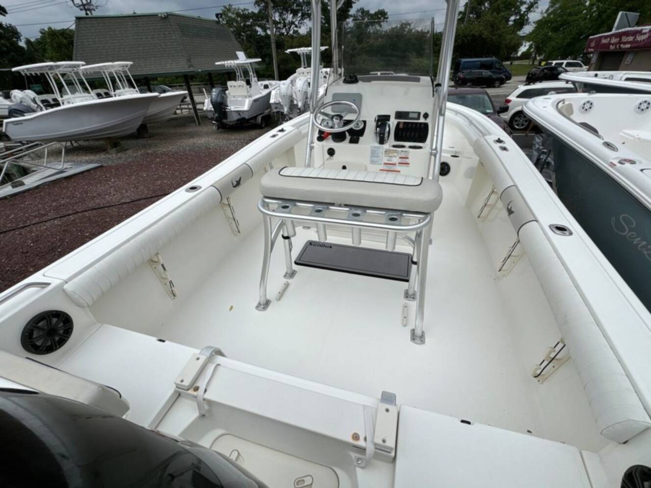A photo of this 2017 Mako 214 CC