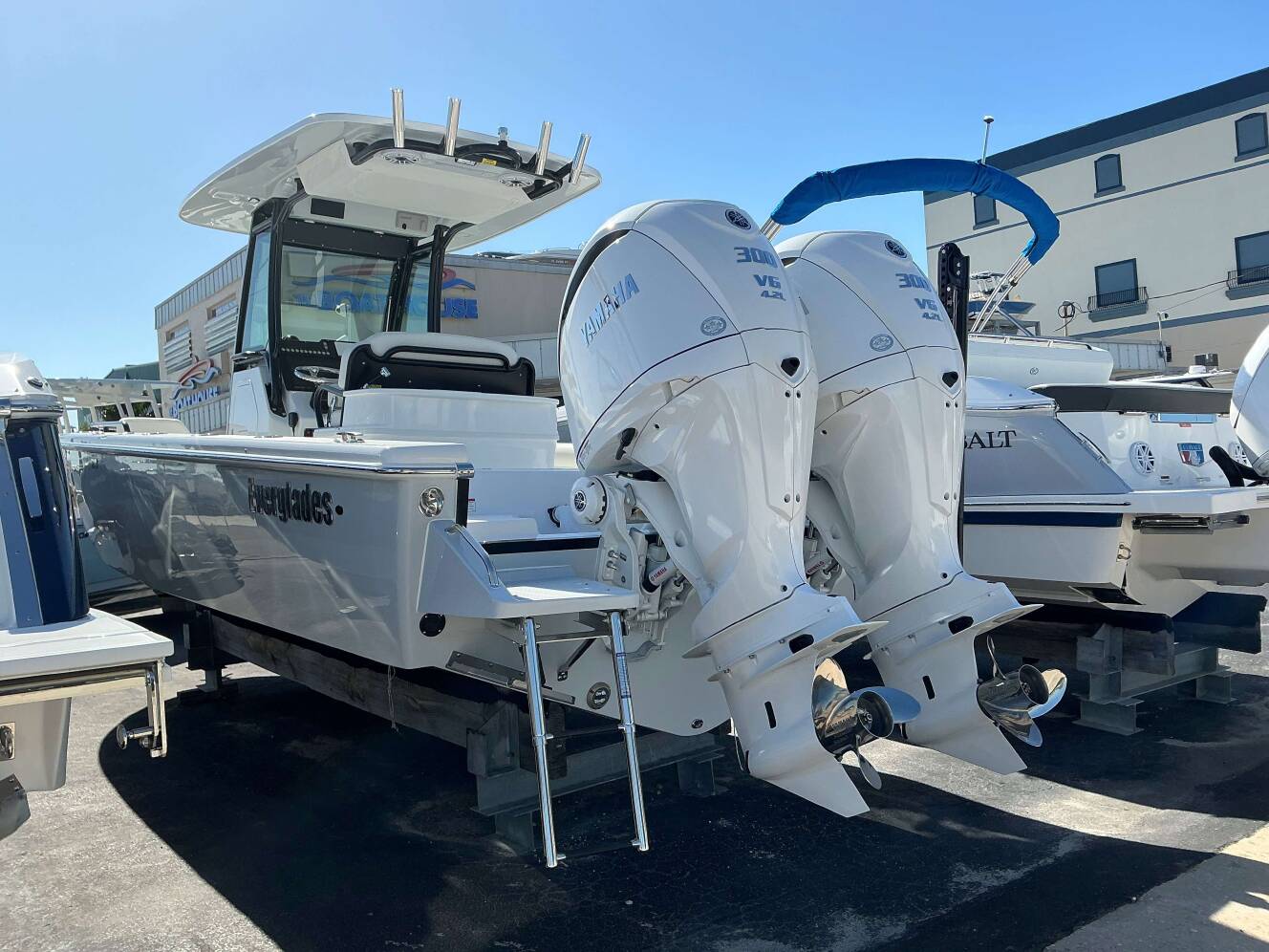 A photo of this 2025 Everglades 273 CC