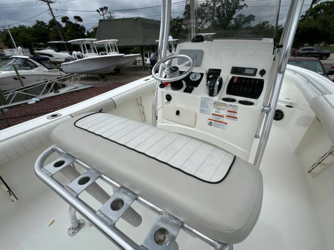 A photo of this 2017 Mako 214 CC