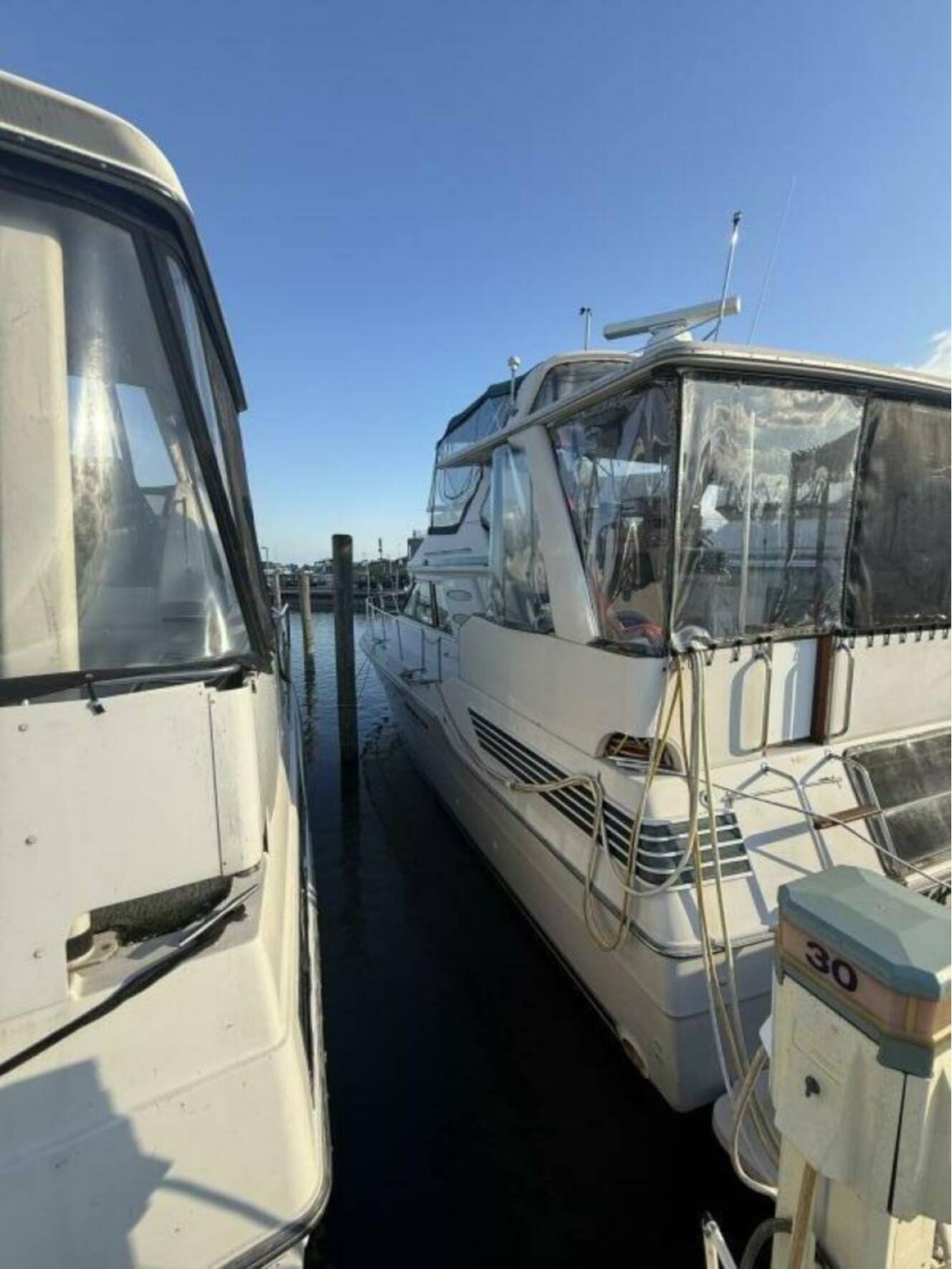 A photo of this 1988 Sea Ray 415