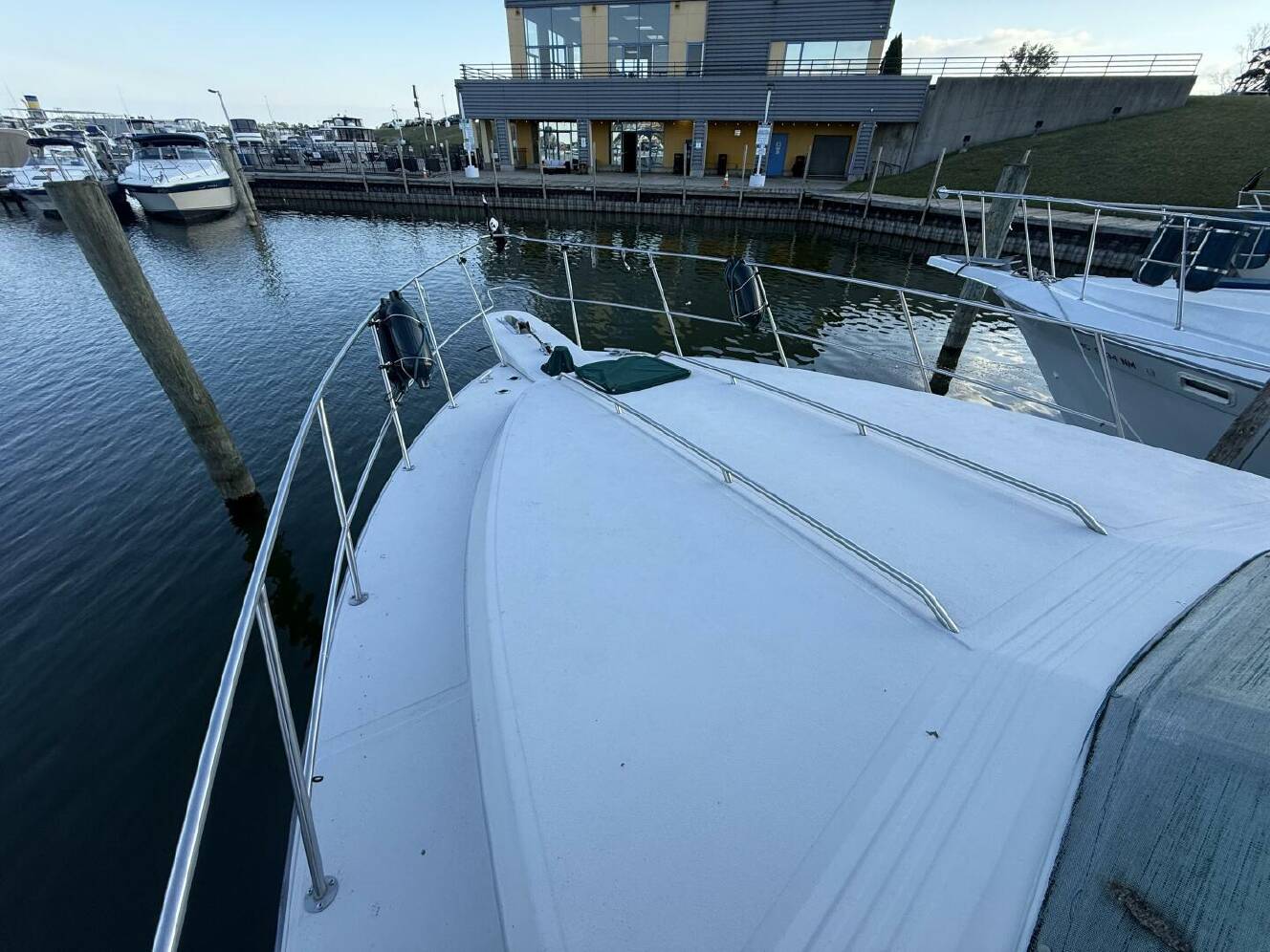 A photo of this 1988 Sea Ray 415