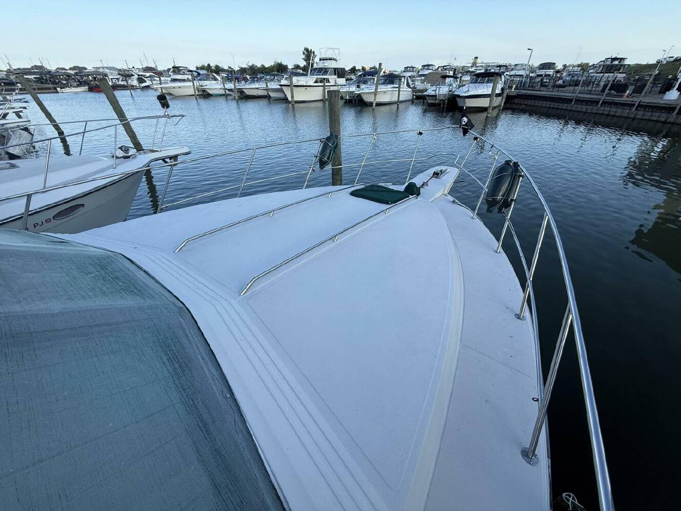 A photo of this 1988 Sea Ray 415