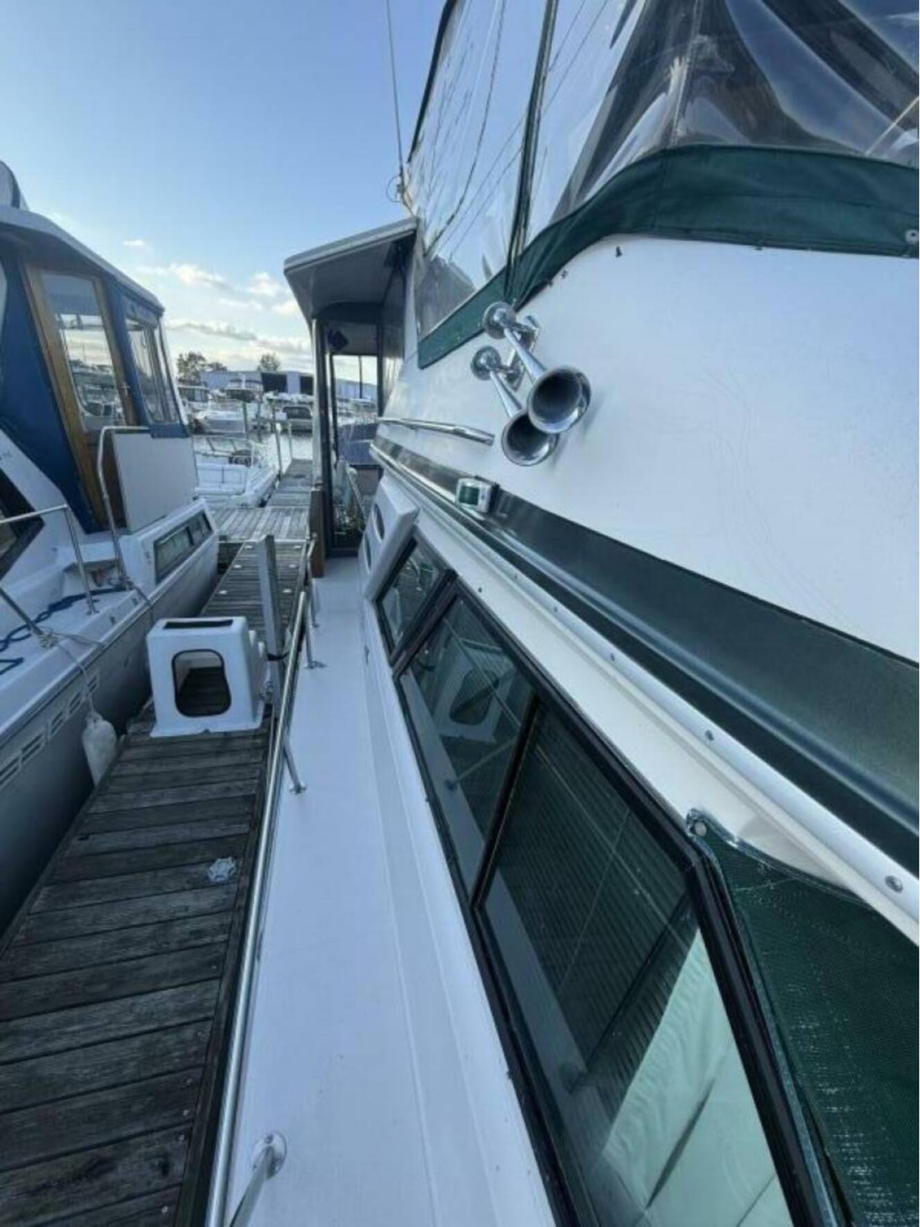A photo of this 1988 Sea Ray 415