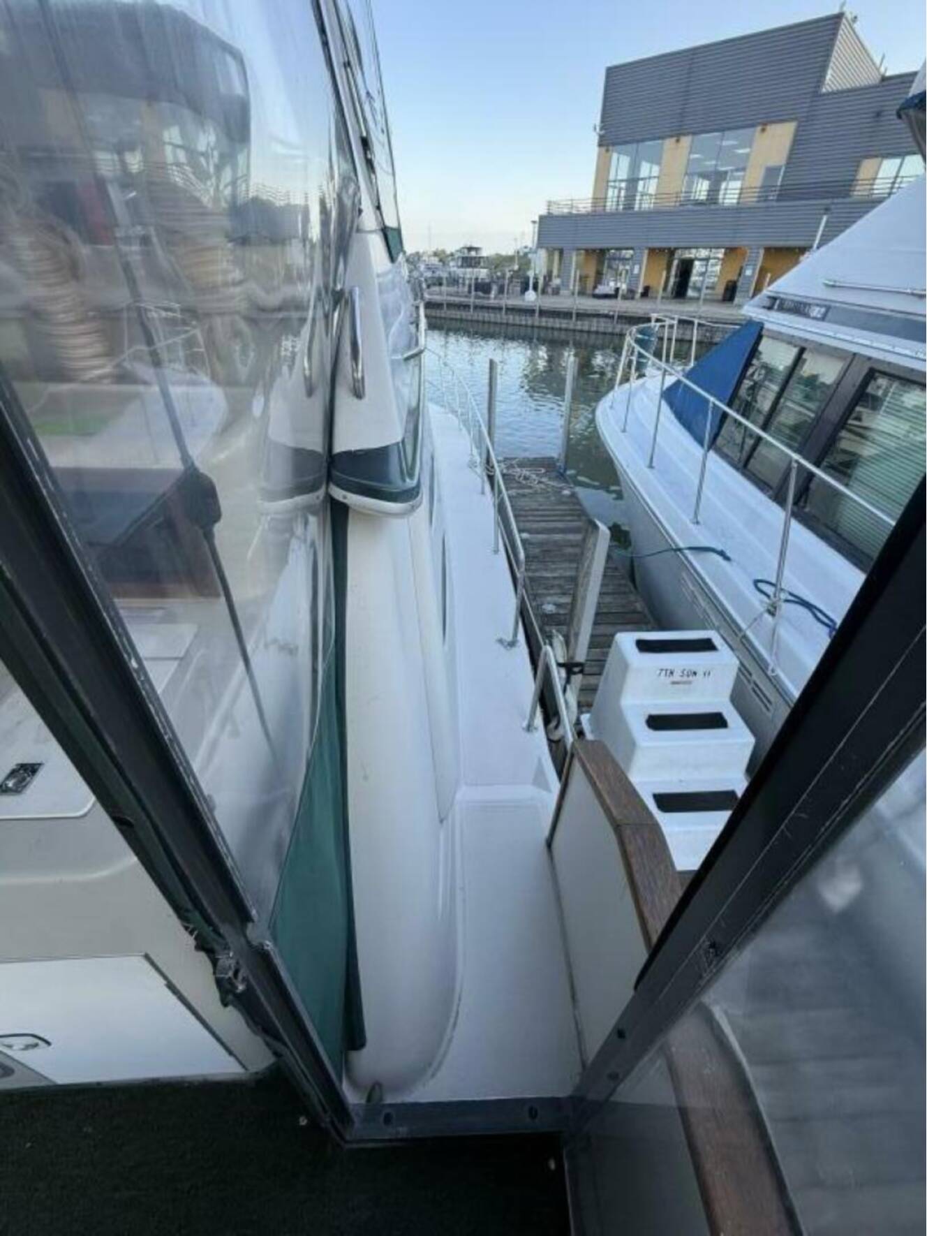 A photo of this 1988 Sea Ray 415