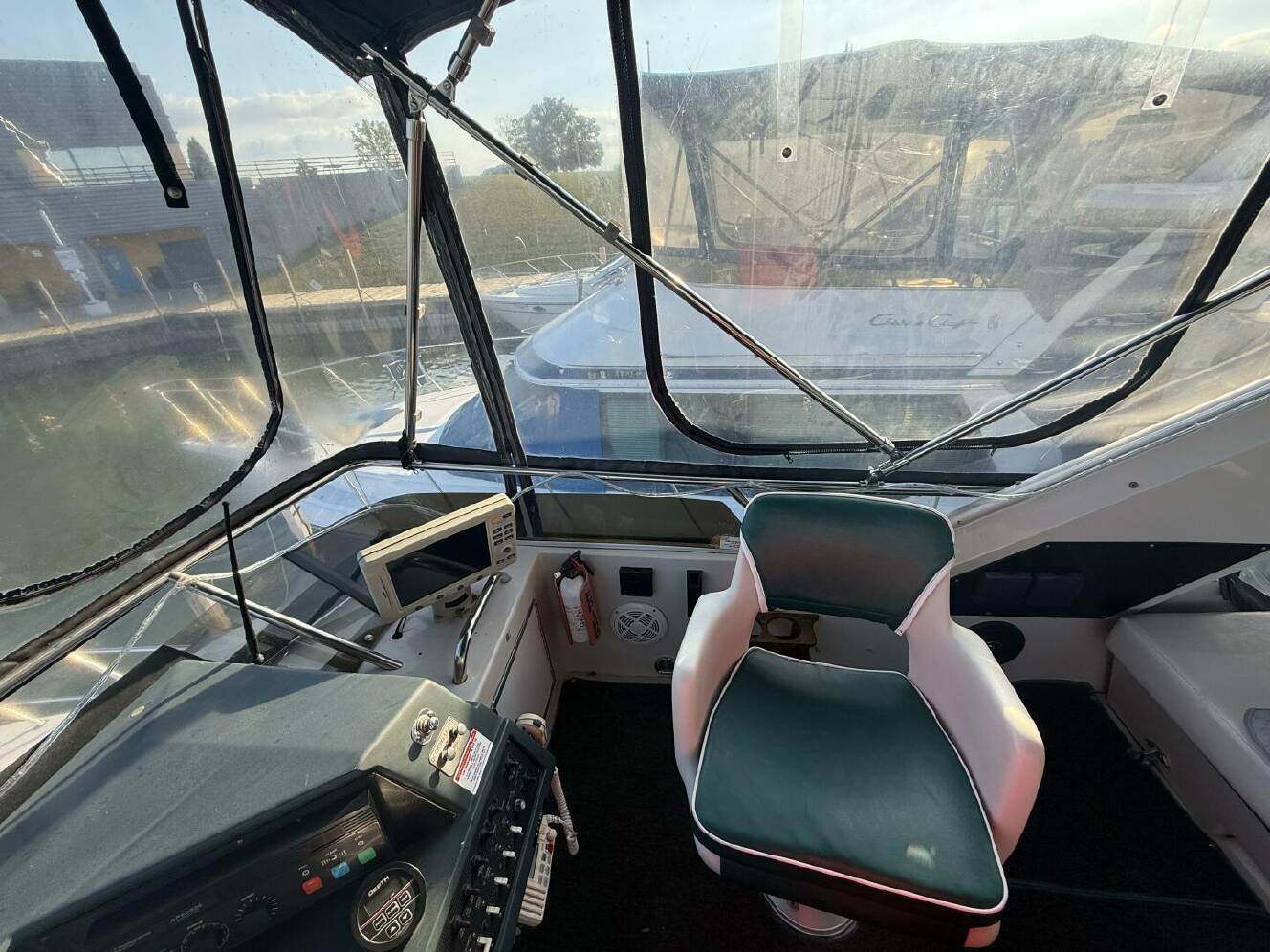 A photo of this 1988 Sea Ray 415