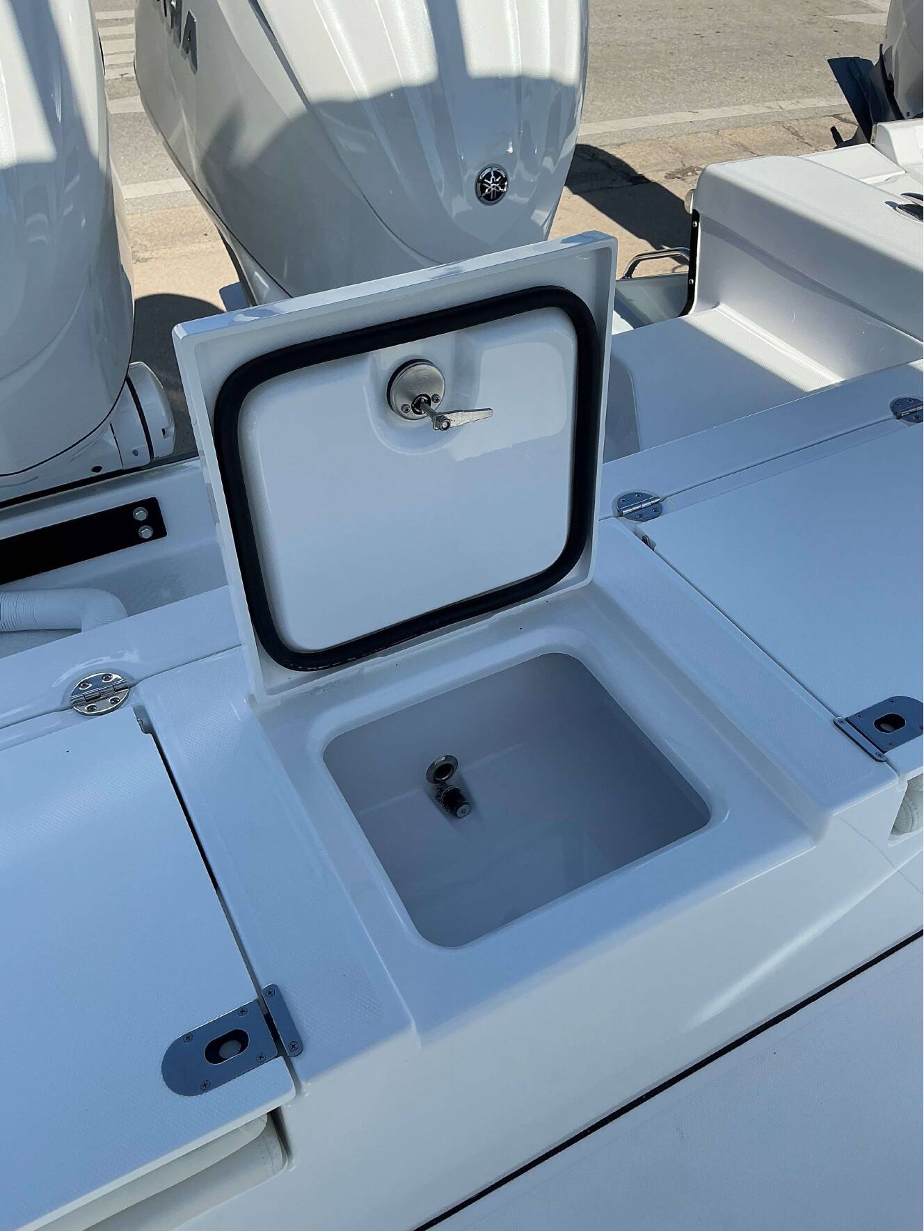 A photo of this 2025 Everglades 273 CC