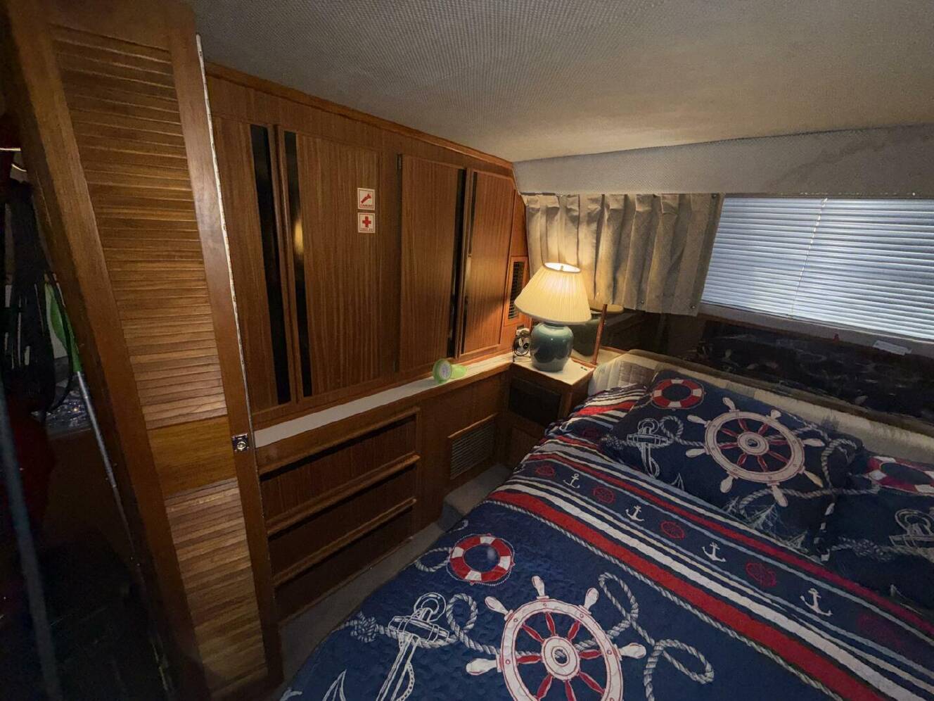 A photo of this 1988 Sea Ray 415