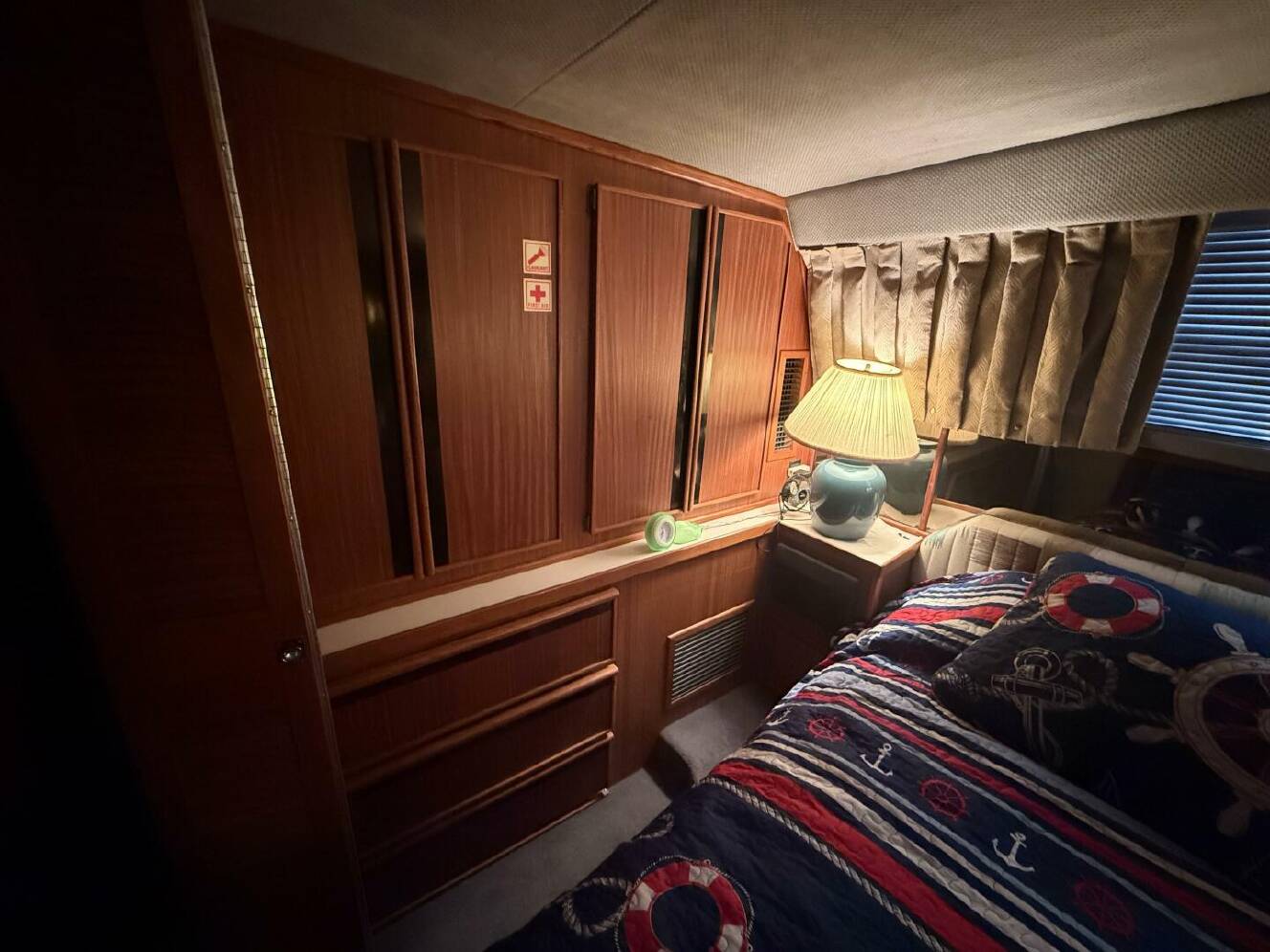 A photo of this 1988 Sea Ray 415