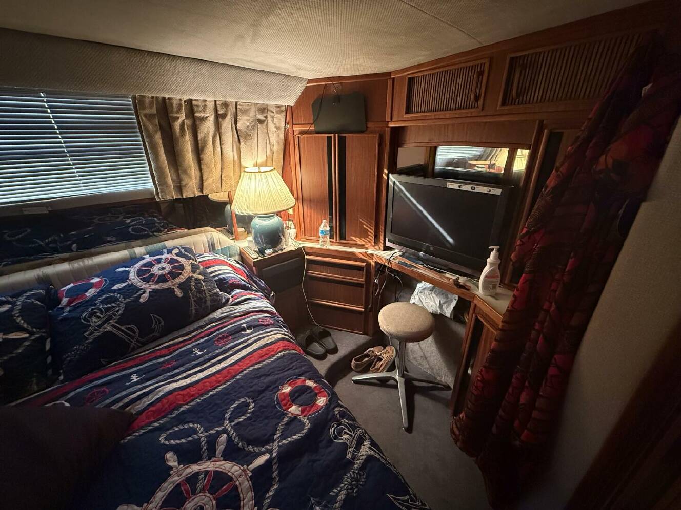 A photo of this 1988 Sea Ray 415