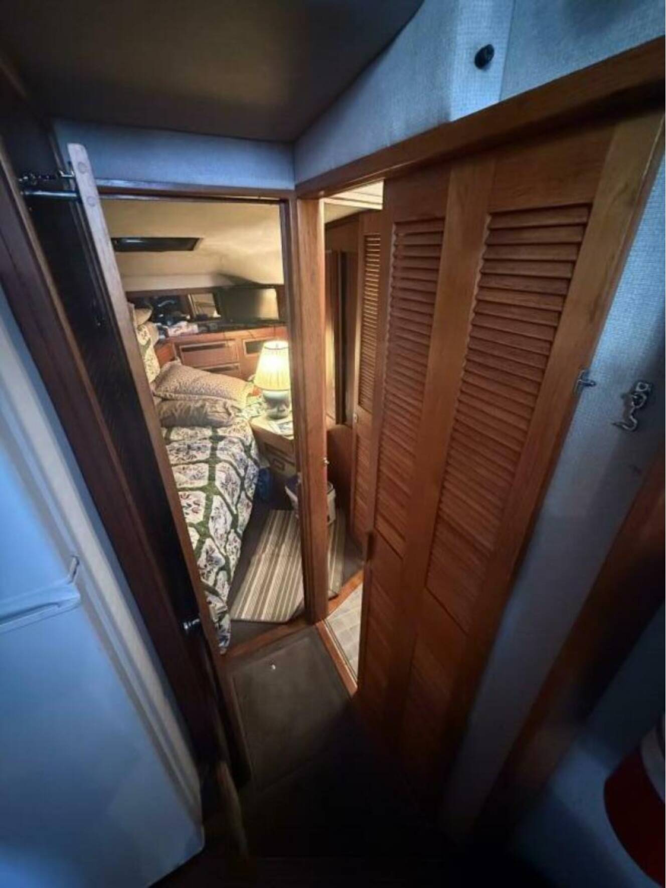 A photo of this 1988 Sea Ray 415