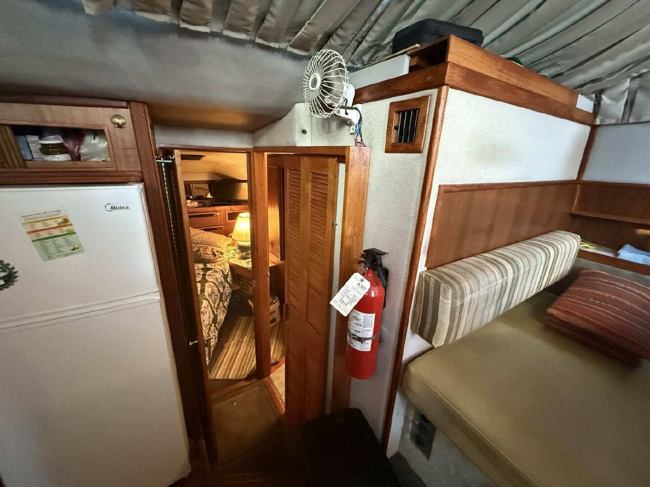 A photo of this 1988 Sea Ray 415