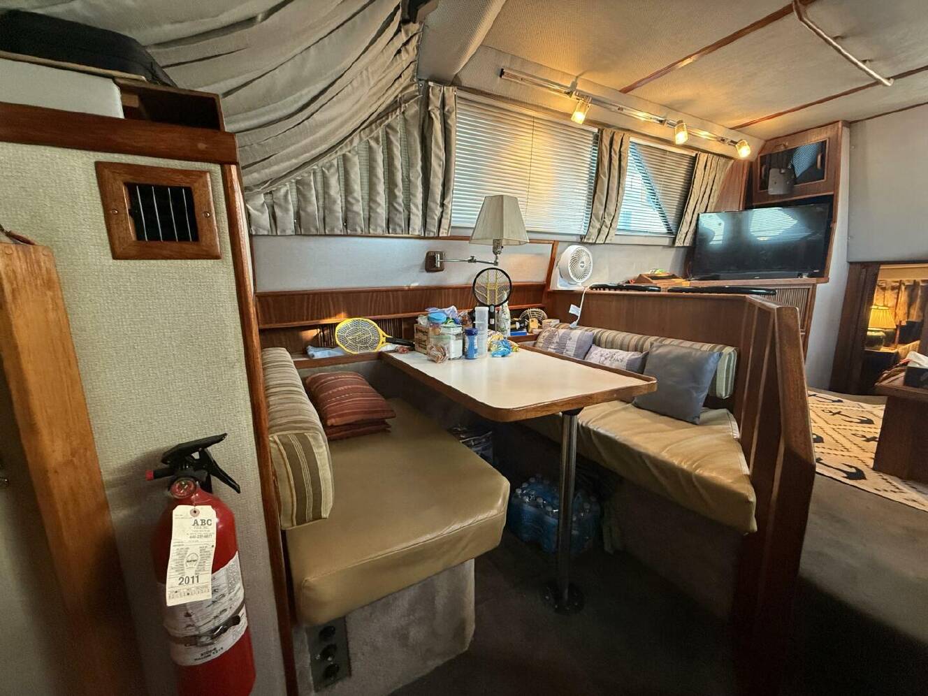 A photo of this 1988 Sea Ray 415