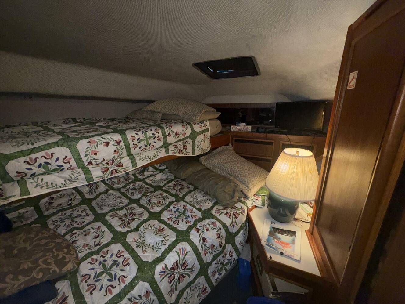 A photo of this 1988 Sea Ray 415