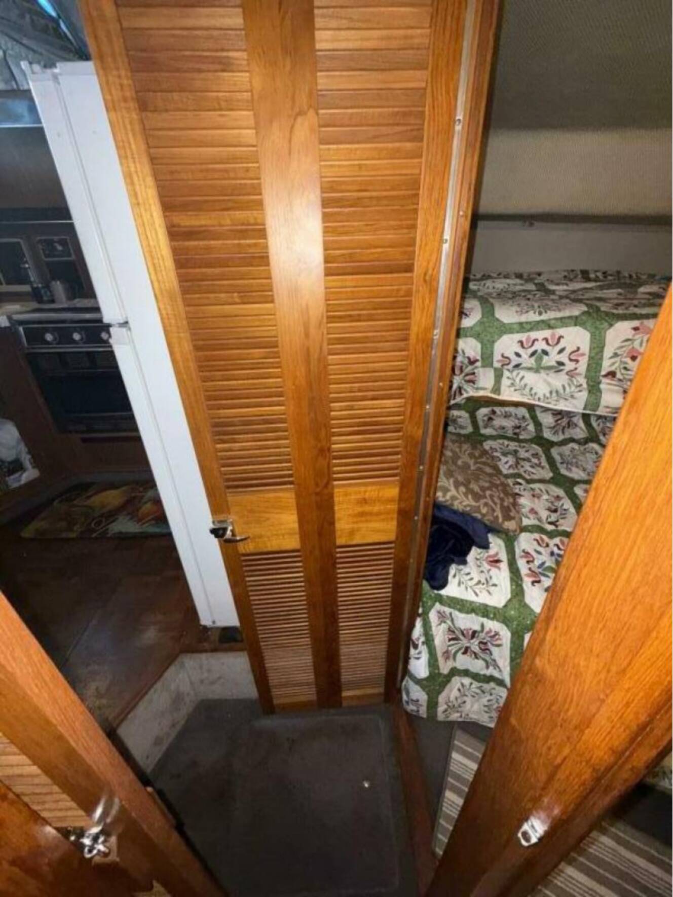 A photo of this 1988 Sea Ray 415
