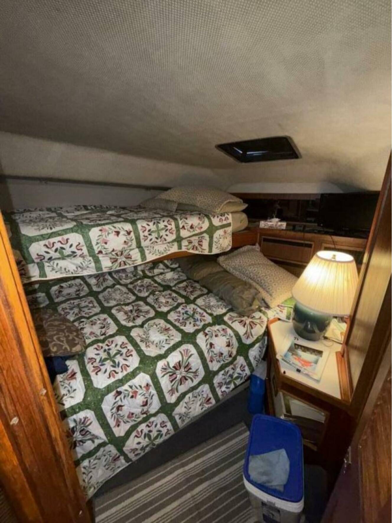 A photo of this 1988 Sea Ray 415