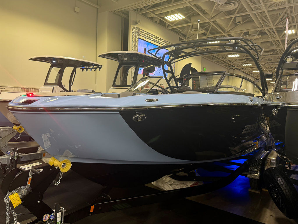 2025 Yamaha Boats 255XD in wayzata MN