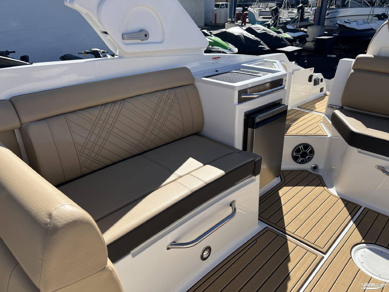 A photo of this 2026 Sea Ray SDX 290