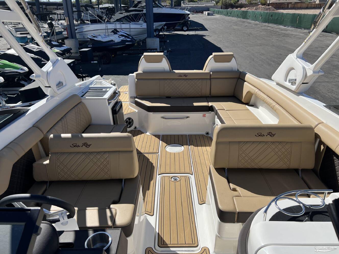 A photo of this 2026 Sea Ray SDX 290
