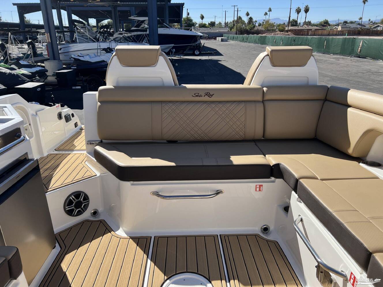 A photo of this 2026 Sea Ray SDX 290