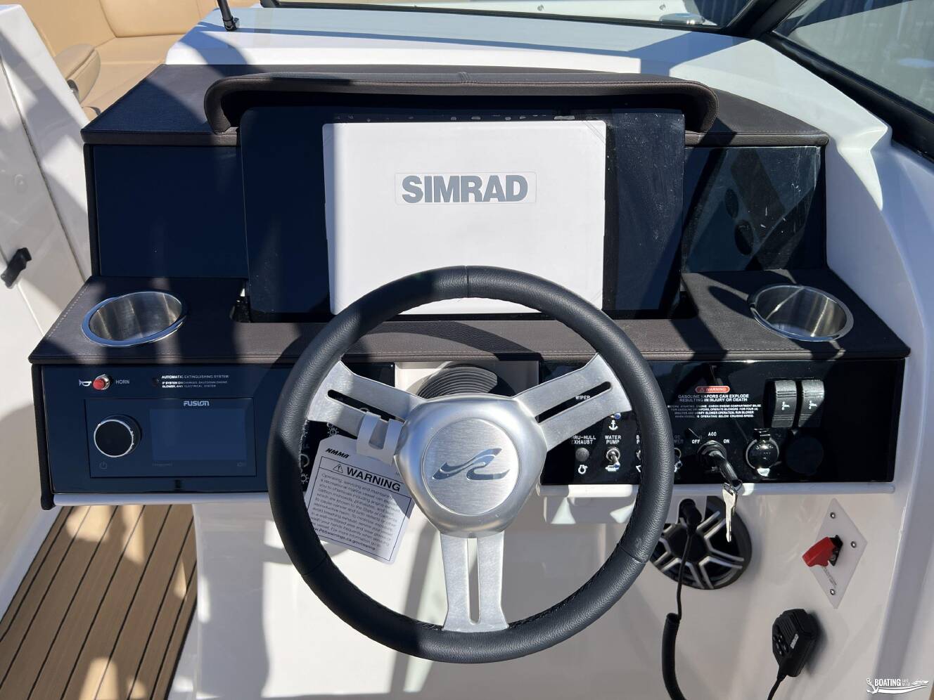 A photo of this 2026 Sea Ray SDX 290