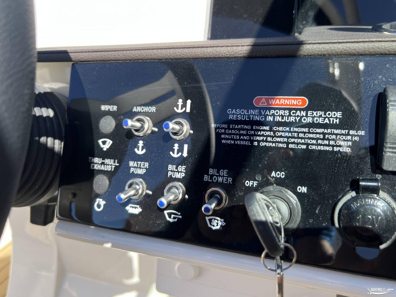 A photo of this 2026 Sea Ray SDX 290