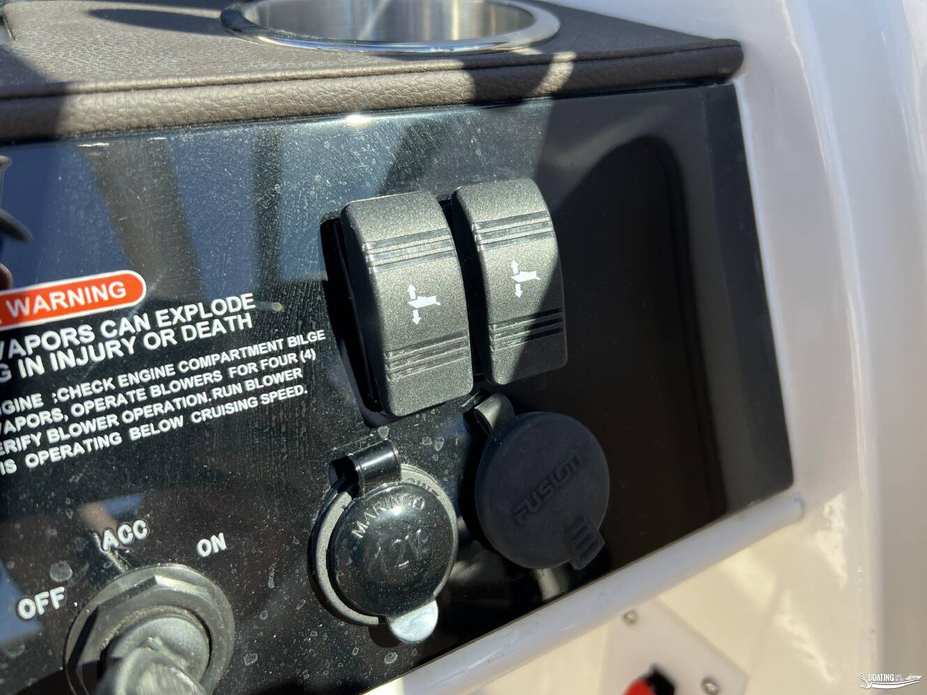 A photo of this 2026 Sea Ray SDX 290