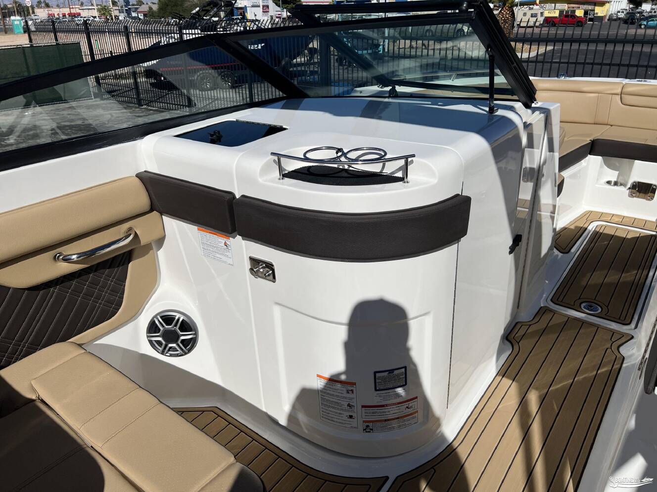 A photo of this 2026 Sea Ray SDX 290