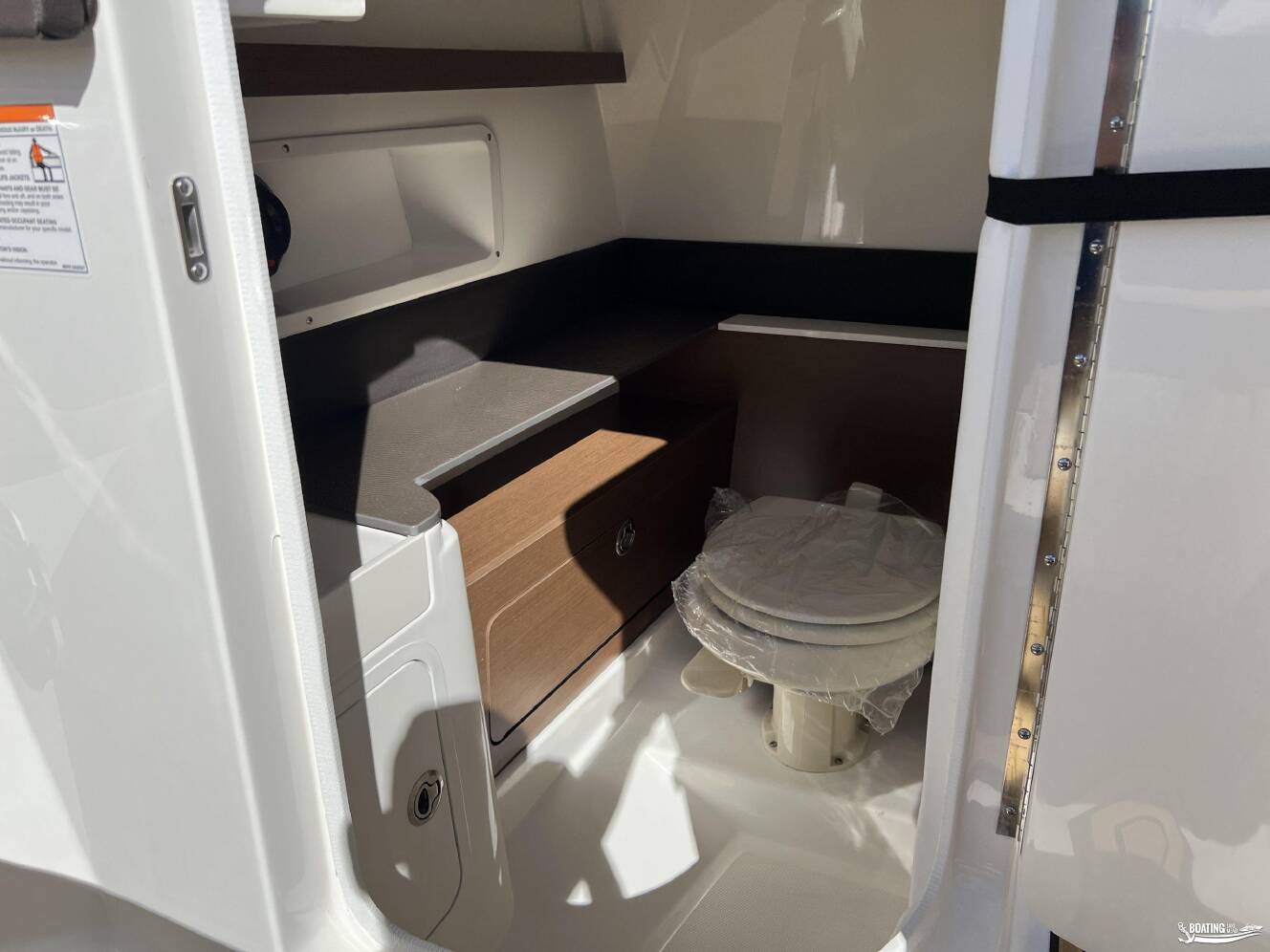 A photo of this 2026 Sea Ray SDX 290