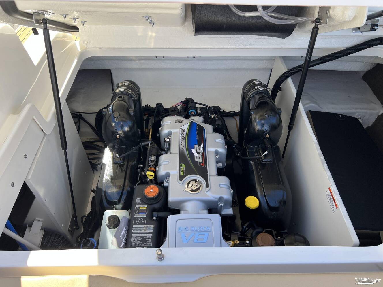 A photo of this 2026 Sea Ray SDX 290