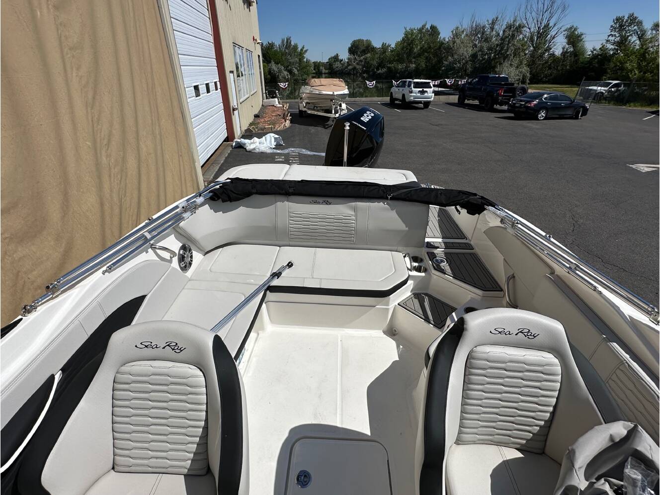 A photo of this 2024 Sea Ray 210 SPX