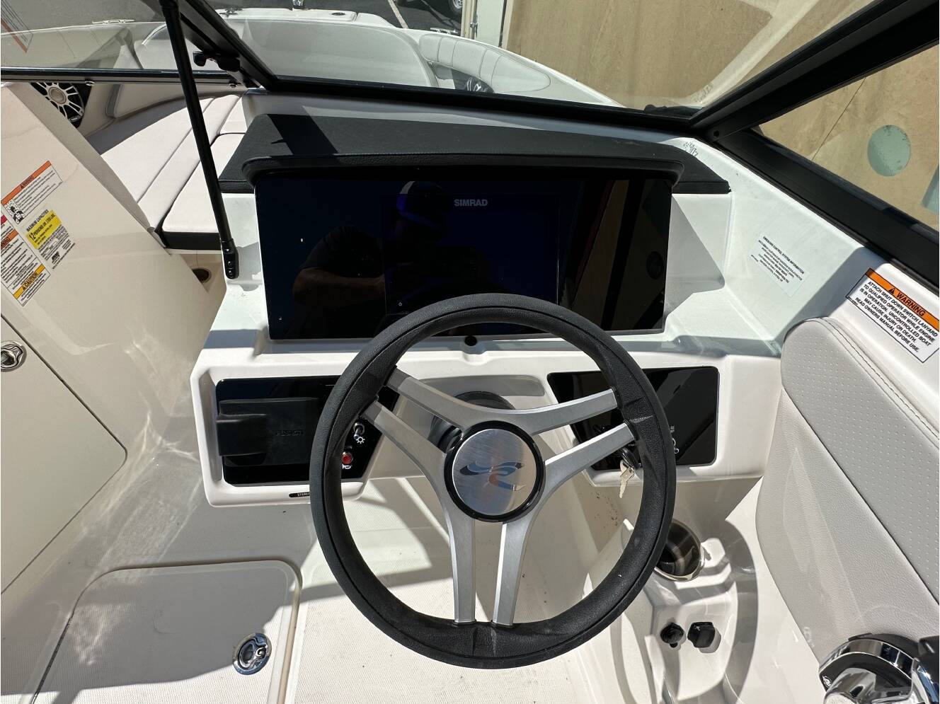 A photo of this 2024 Sea Ray 210 SPX