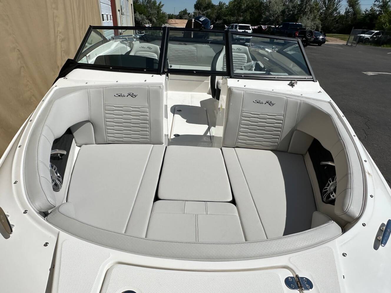 A photo of this 2024 Sea Ray 210 SPX
