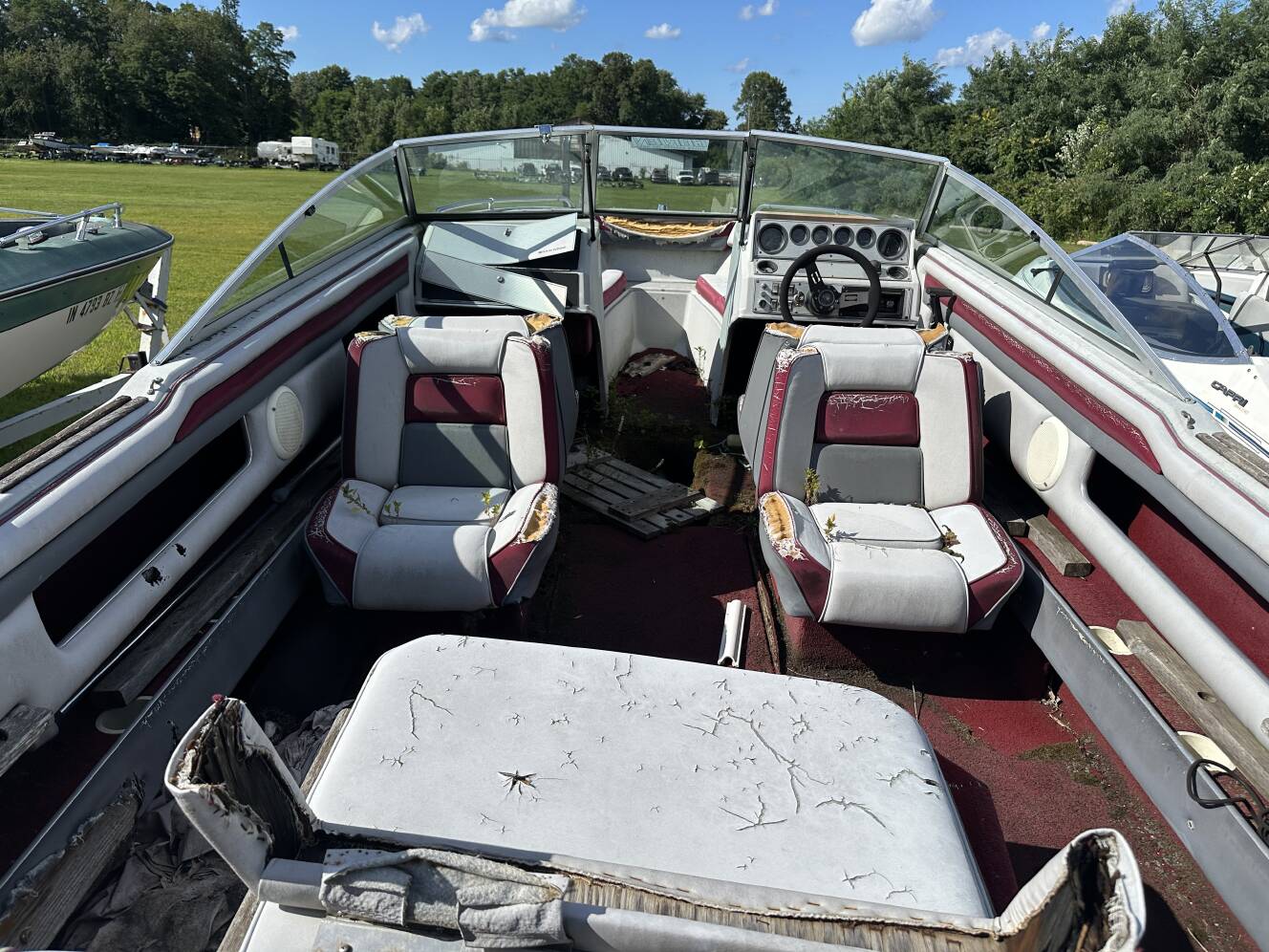 A photo of this 1988 Four Winns 200 HORIZON