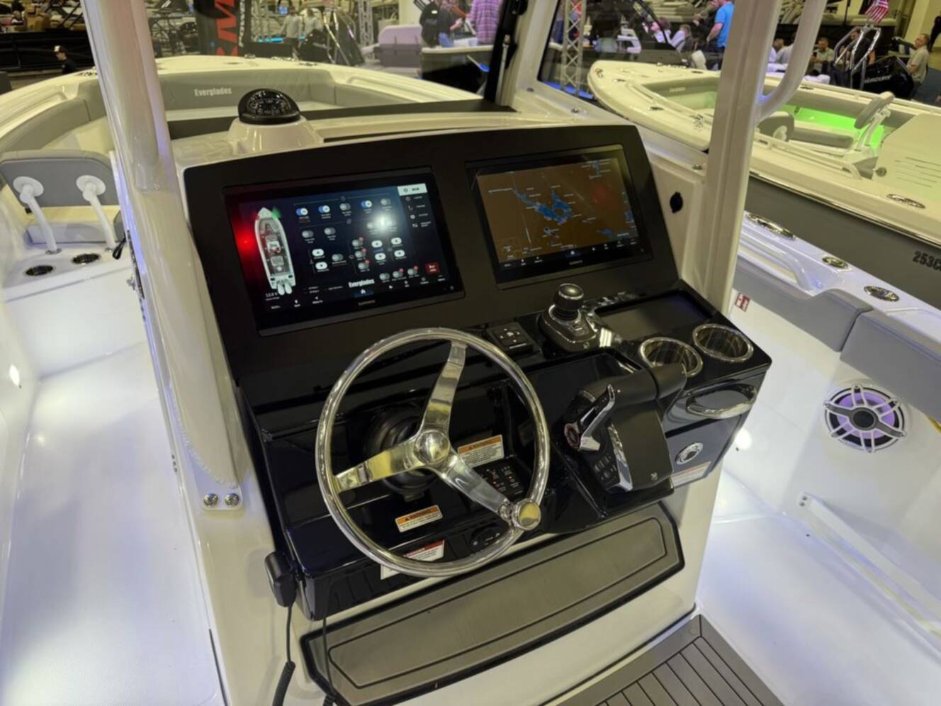A photo of this 2026 Everglades 285CC