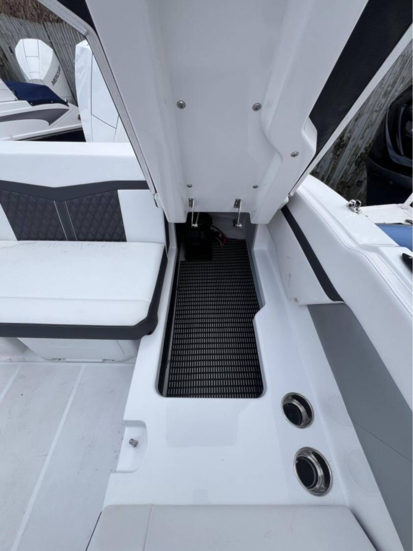 A photo of this 2025 Monterey M205