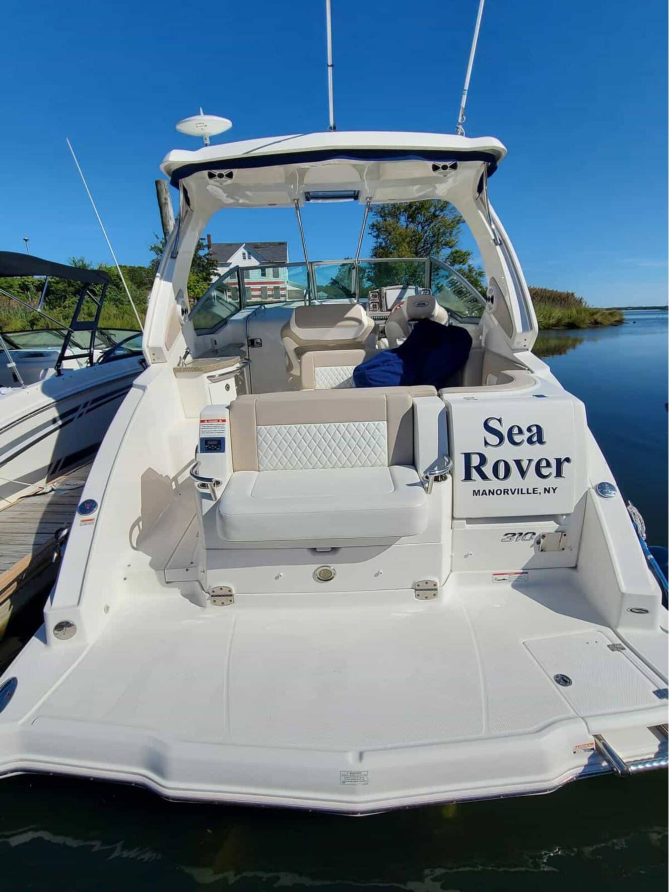 A photo of this 2010 Chaparral 310 Signature