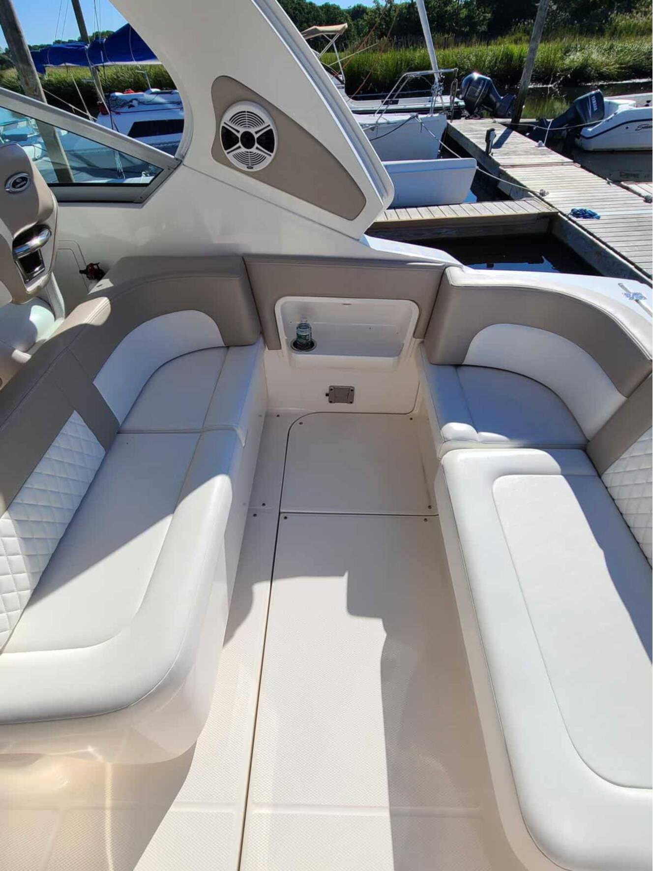 A photo of this 2010 Chaparral 310 Signature