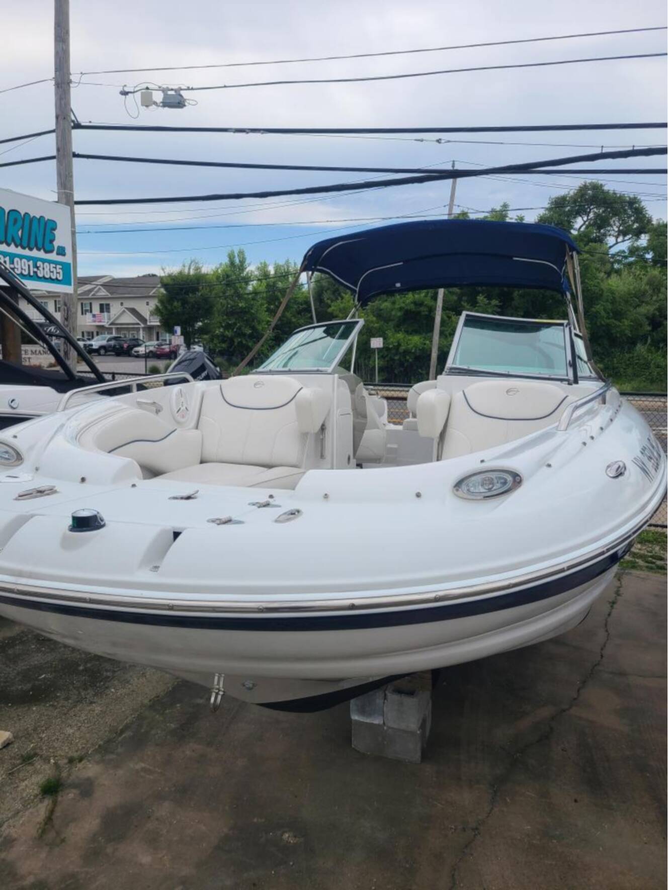 A photo of this 2006 Crownline 240 Sundeck