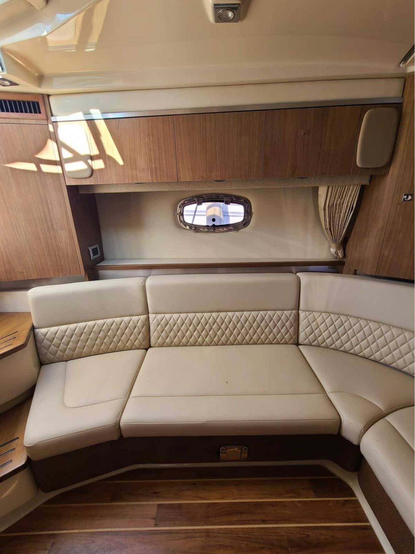 A photo of this 2010 Chaparral 310 Signature