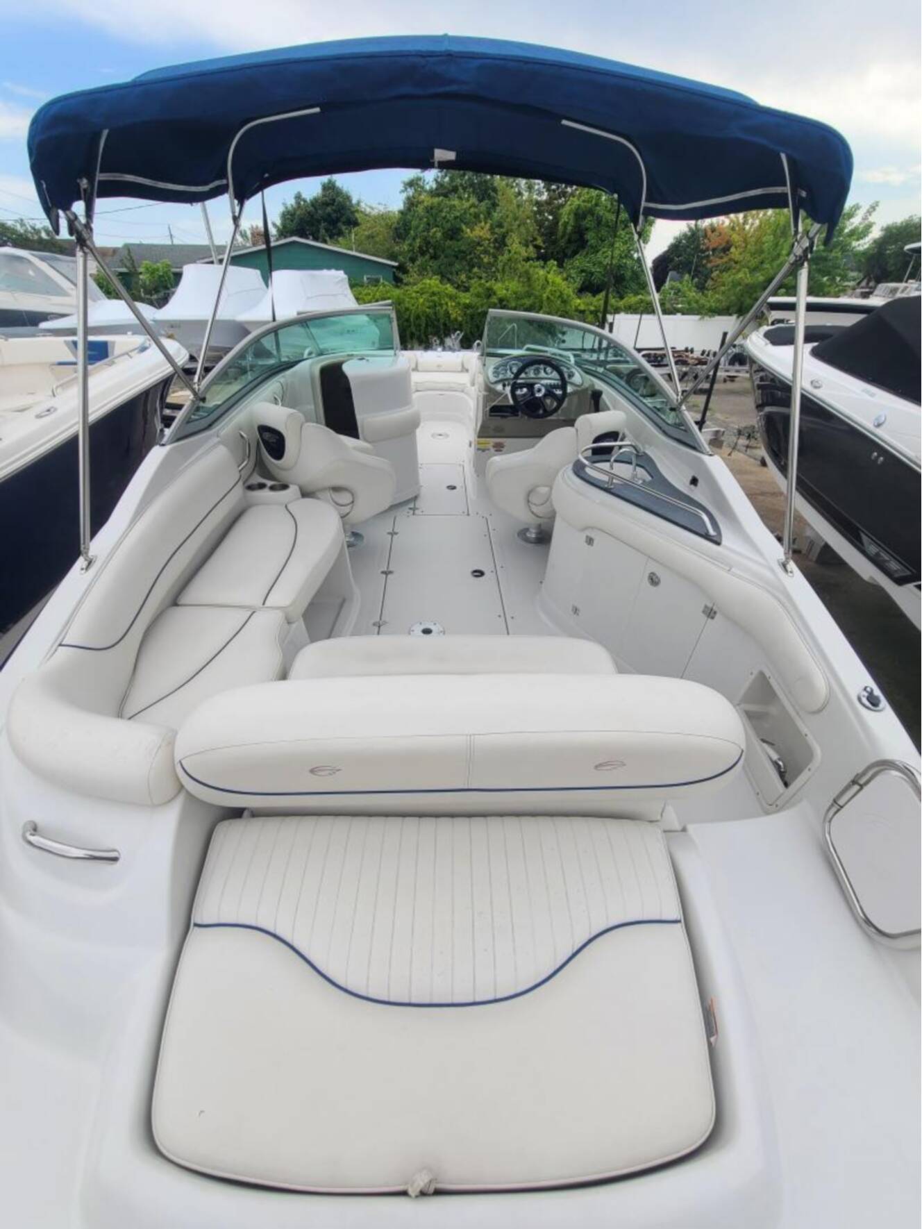A photo of this 2006 Crownline 240 Sundeck